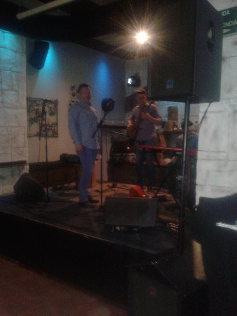 entreamigosleb's tweet photo. Probando sonido en @ZODIACOCOPAS para ir dando soniquete a la tarde.... https://t.co/rHd7r1Yd4q