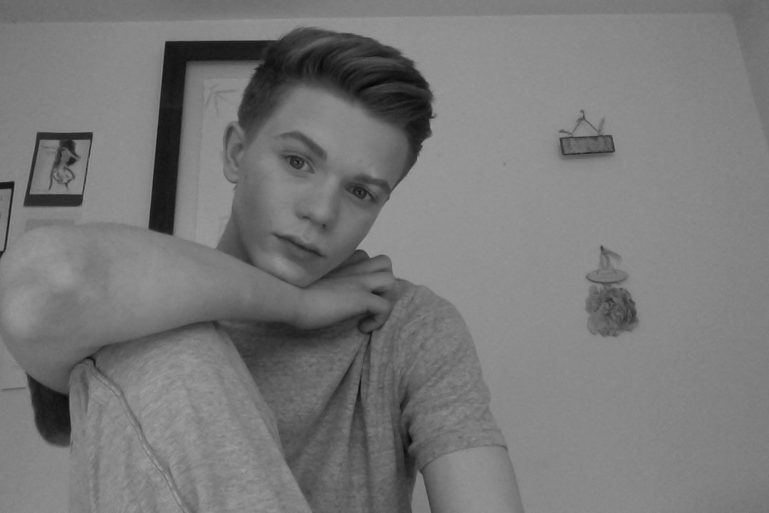 Мальчишки дрочунишки. Ронан парк 12 лет. Ронан парк торс. Ронан парк голый. Ronan Seely Everett