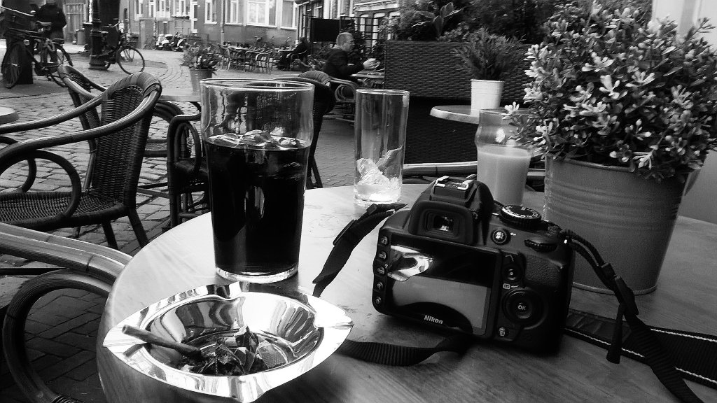 clayybks27's tweet photo. Shots from my trip to #Amsterdam Love this city #Metro #Perspective #Canal #ManAtTheBar ##Relaxing #Monochrome https://t.co/fYRsy1Iarw