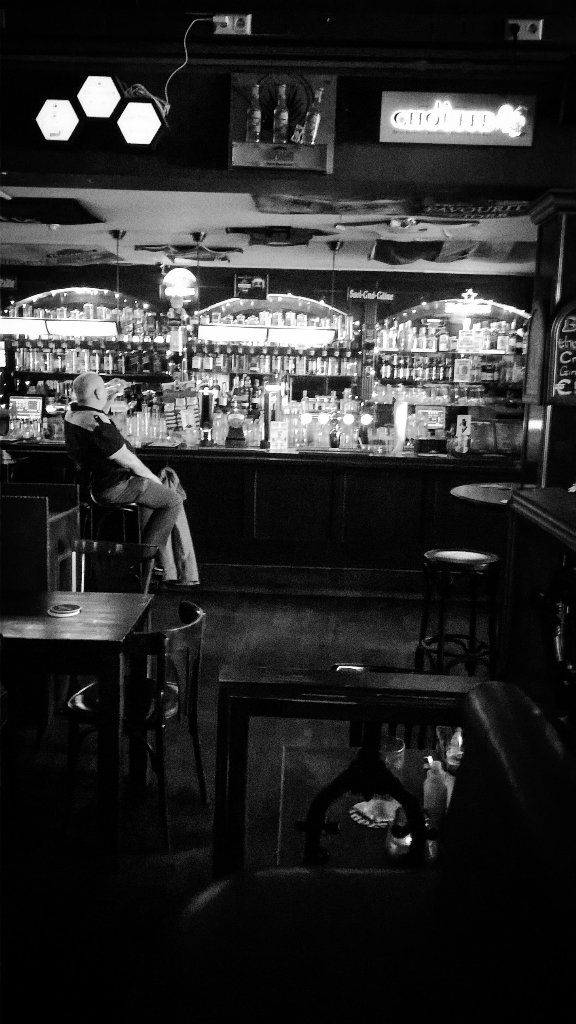clayybks27's tweet photo. Shots from my trip to #Amsterdam Love this city #Metro #Perspective #Canal #ManAtTheBar ##Relaxing #Monochrome https://t.co/fYRsy1Iarw