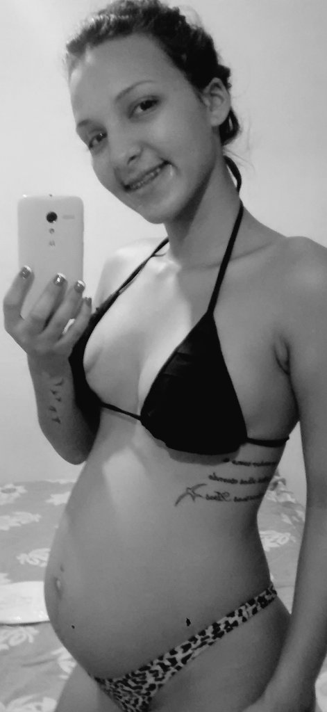 ma16_mari's tweet photo. #Helloisa 😍 #ToGordinha😞
#PraianaDL https://t.co/23N6NYmWoI