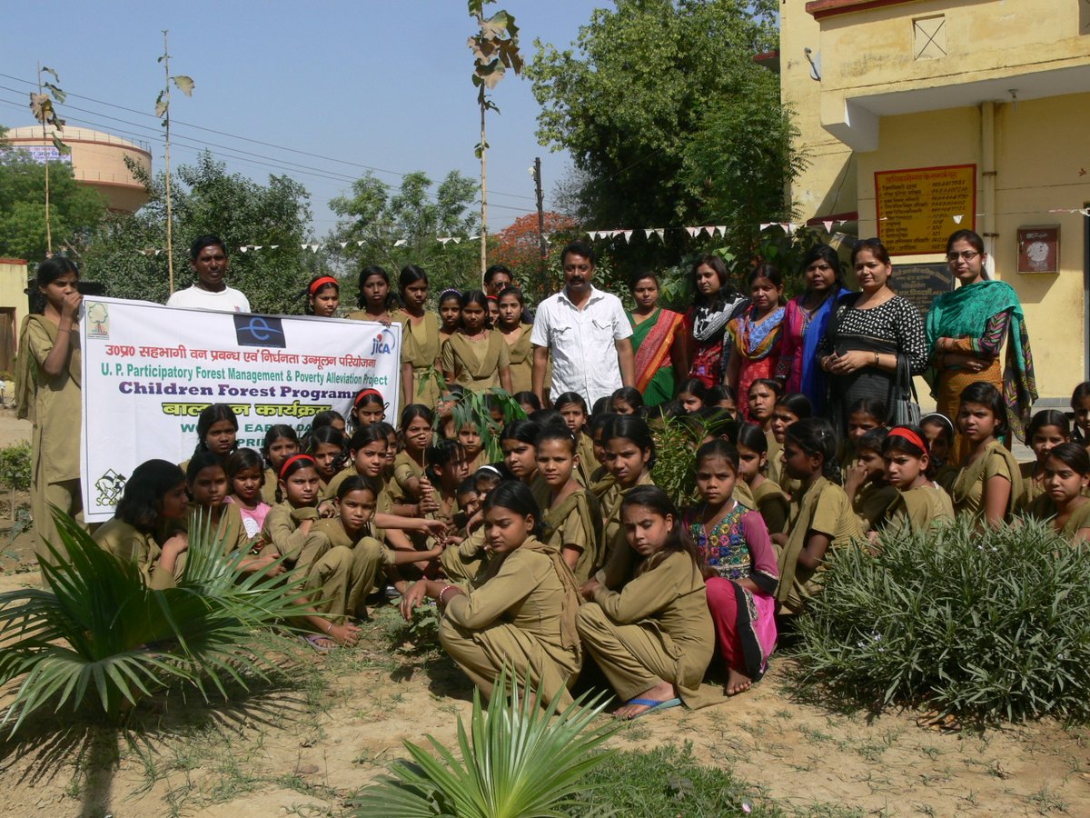 SCONINDIA's tweet photo. Earth day  by SCoN. #EarthDay2016 #Trees4earth #ParisAgreement #Sign4climate @unfccc https://t.co/AYcrivlg59 https://t.co/ruI2VwW23Y