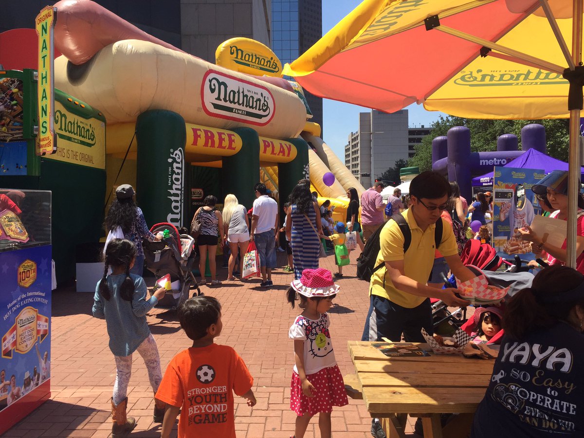 Lunch time! Stop by <a href="/NathansHotDogTX/">Nathan Hot Dogs TX</a> and get your hotdog fix 🌭 #houchildrensfest