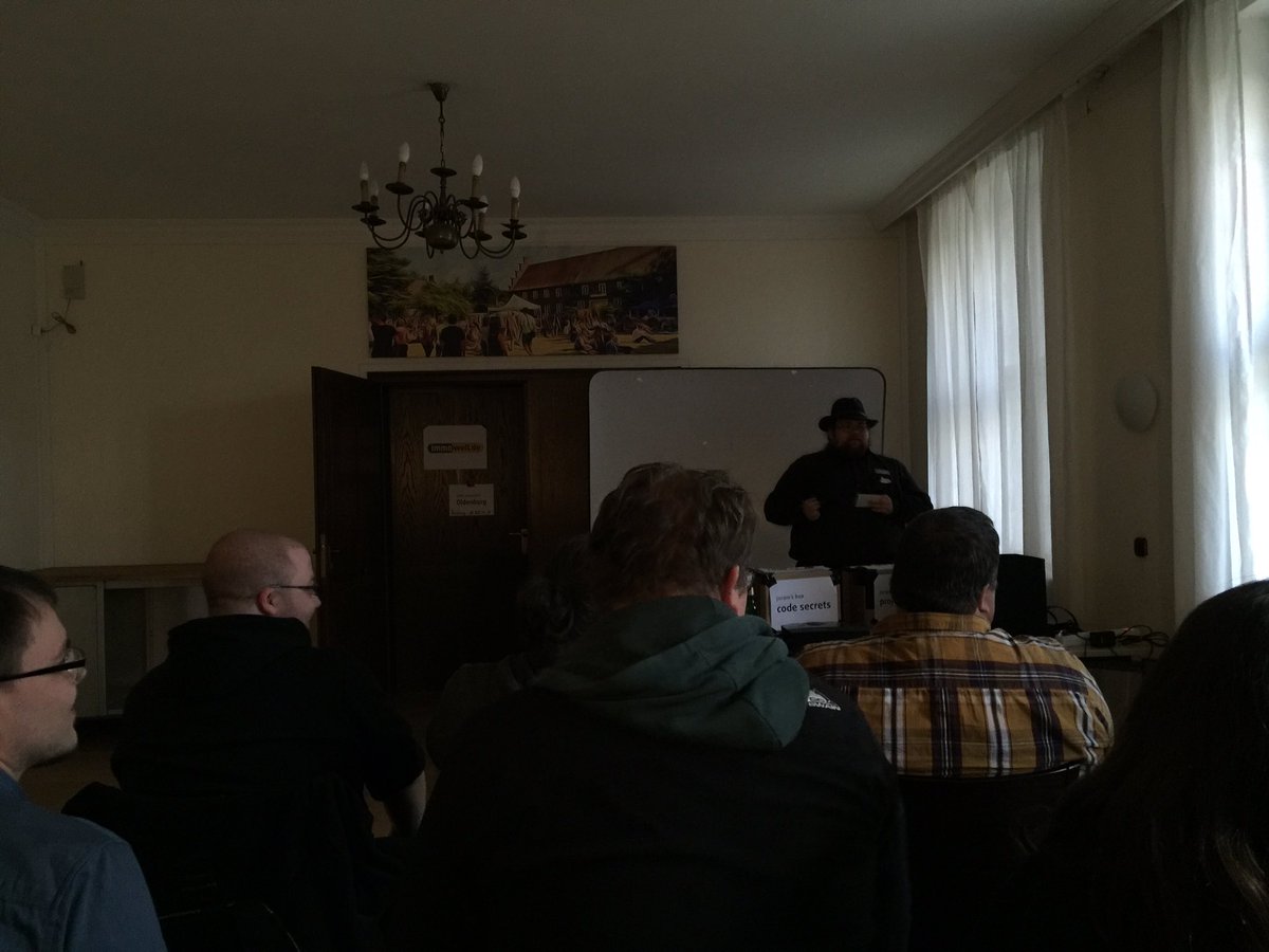 moritz512's tweet photo. Code und Projekt Secrets Talk bei einem kühlem Jever. #bcol16 https://t.co/ShjsRywz4q