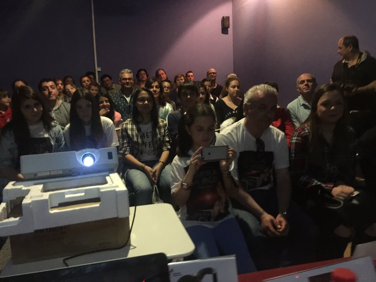 ChemaNieto's tweet photo. Dejen paso, @Marisol_Sales 15 años arrasa como nadie en la #flv2016. Para mi, un orgullo presentar la más top https://t.co/XaP2OXdfMs