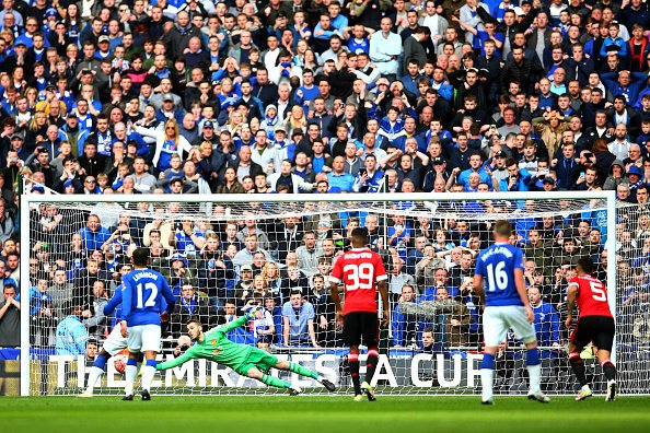 #LiveBolanet FT: Everton 1-2 Man United (76' Smalling o.g ; 34' Fellaini, 93' Martial)