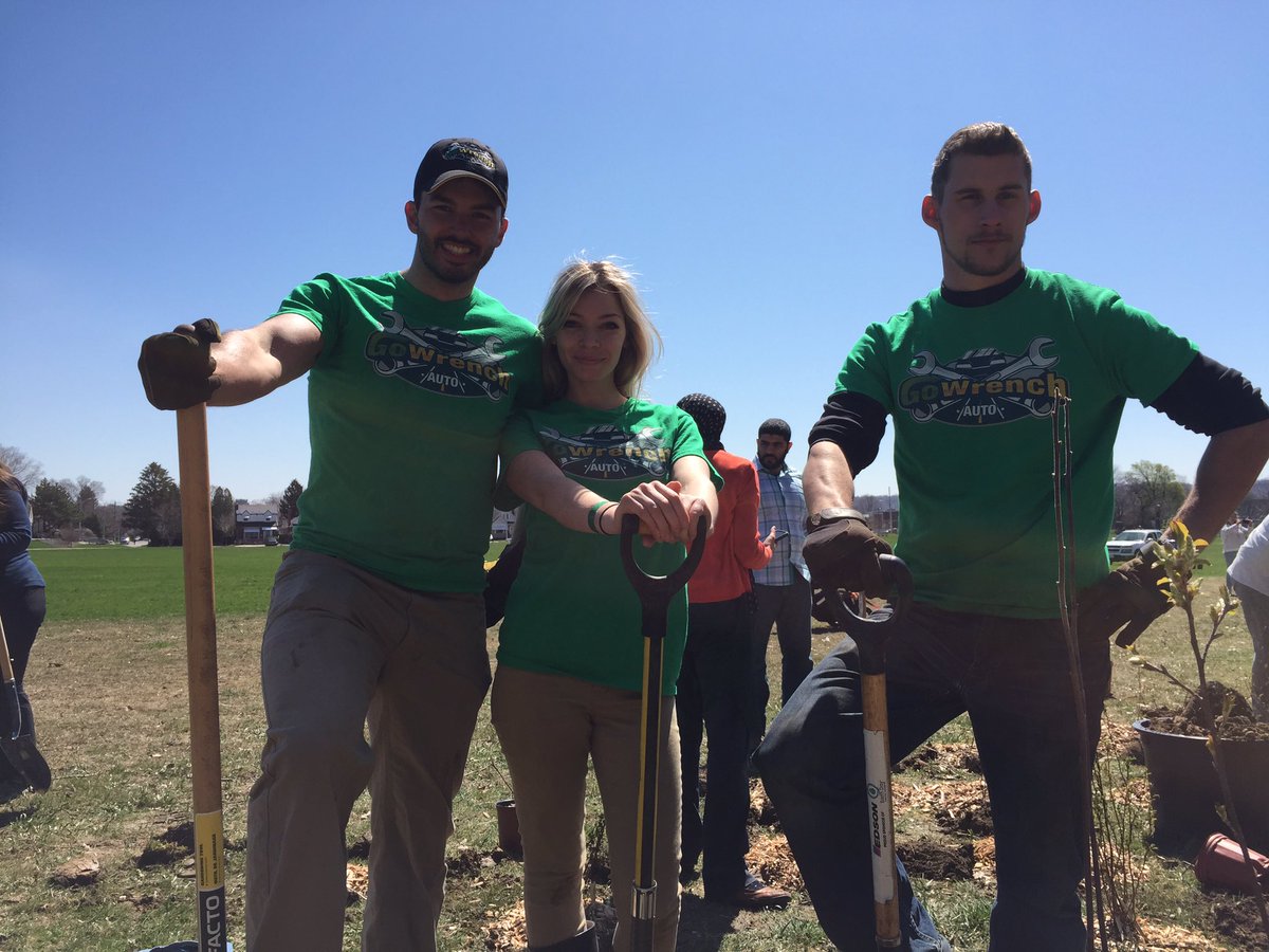 GoWrenchAuto's tweet photo. Our #GoGreen #initiative doing #tree #planting with @EarthDayHB #gowrenchauto https://t.co/e88BEfvSho