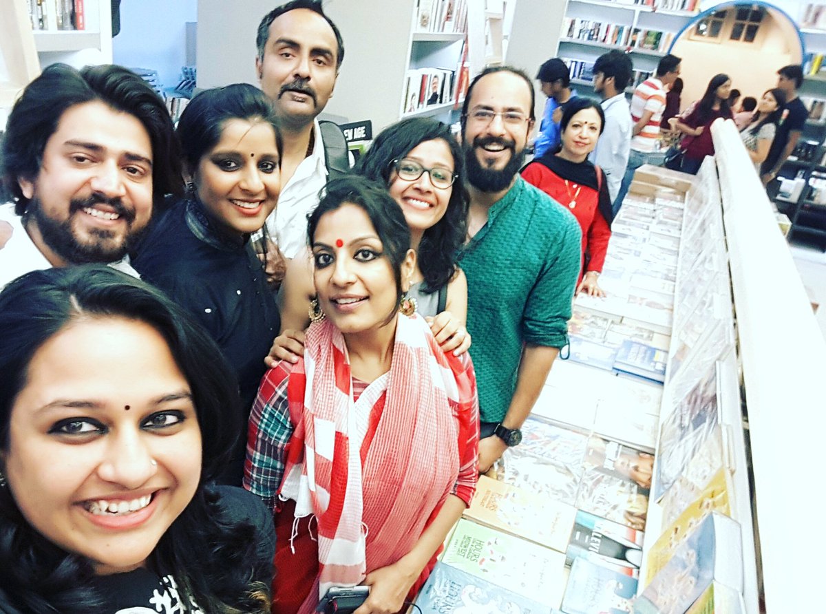 Saumyakul's tweet image. The mandatory selfie after the end of a successful #LanguageFest at @oxfordbookstore 
@AtikaGB @vernitav @anantraina