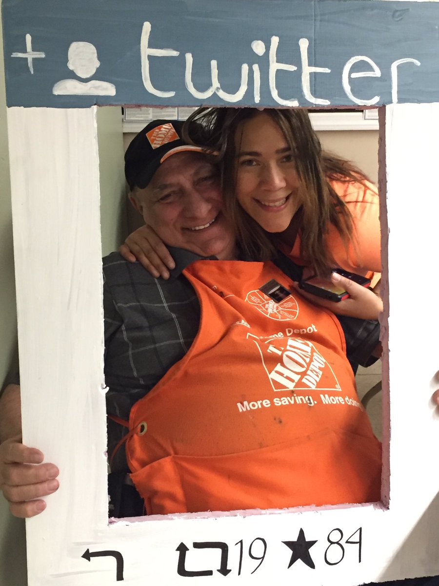 DakotaCDB's tweet photo. #StoreAppreciation #TweetAboutIt #TrendingOrange #SayingThankYou #GreatSupportTeam #HD0977 https://t.co/9pkAOVj9NS