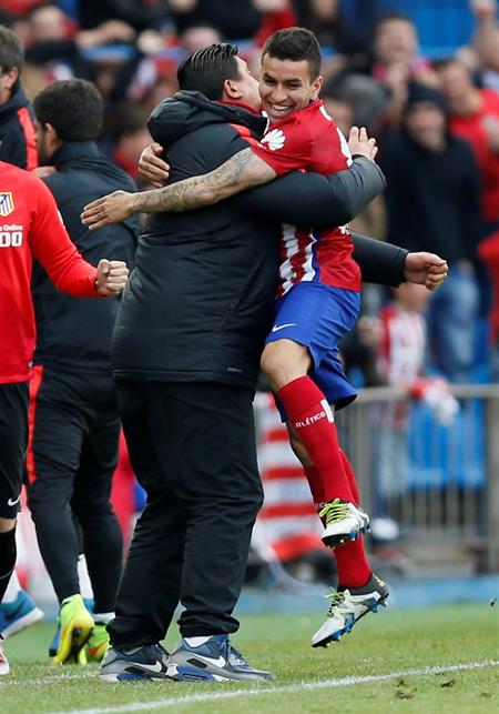 OpenFutbol_Live's tweet photo. El @Atleti también cumple. Ahora le toca al @FCBarcelona_es 
Toda la emoción en https://t.co/6acOGSLVs8 Sólo 4,99 https://t.co/UeVHviSJRO