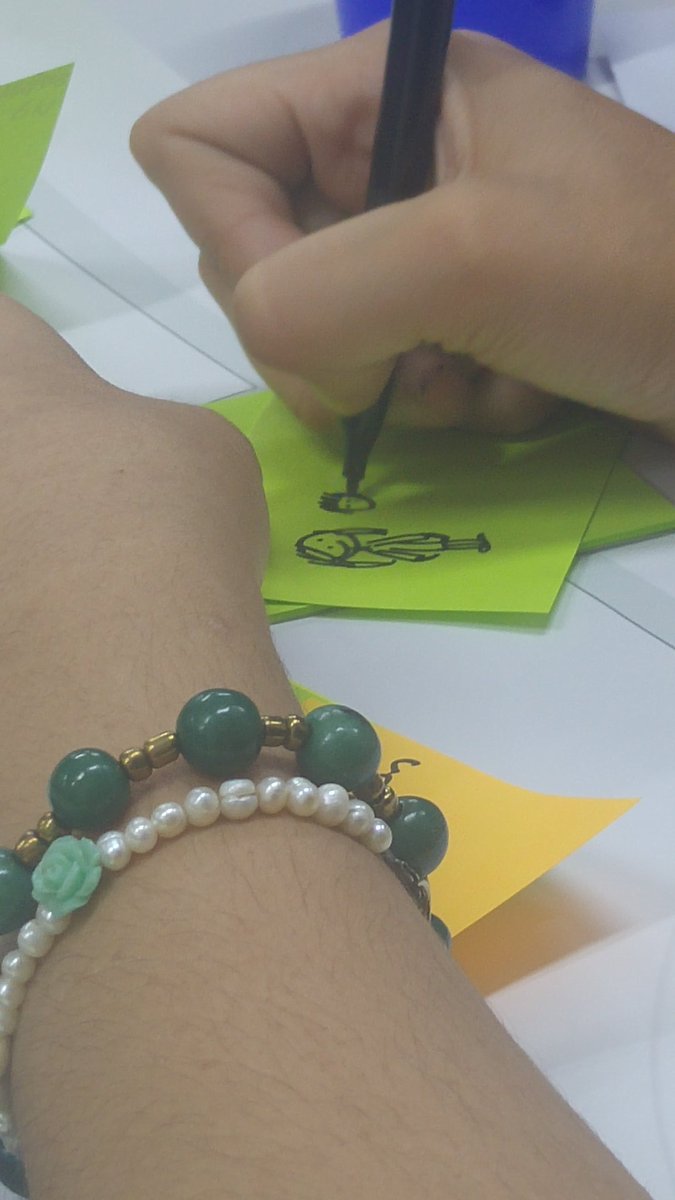 RicardoCornejoV's tweet photo. Nadie se sienta, seguimos elaborando otro proyecto. #PMCanvas #Project https://t.co/HoGSDmcsek