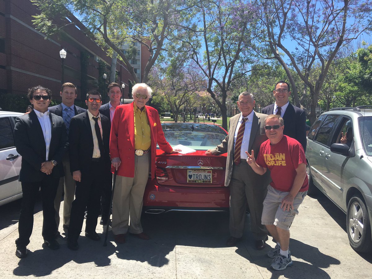 wthudson's tweet image. A great day for @PhiKappaTau to have been asked to present to return the @USC #Pichapter! #learning#leading#serving