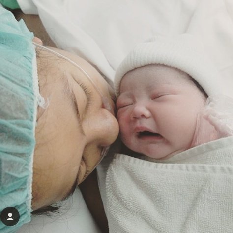 Alhamdulillah telah lahir rocker kecil dgn selamat...semoga bisa jadi yg terbaik amin <a href="/kotakband_/">Official KOTAK</a> <a href="/tantrikotak/">Tantrisyalindri</a>