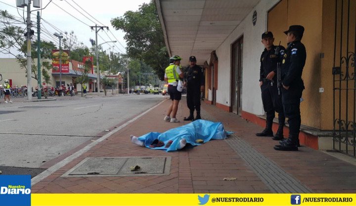 #TráficoGT | Cierran la 14 calle entre 7a. av. y Reforma zona 9, por doble asesinato.