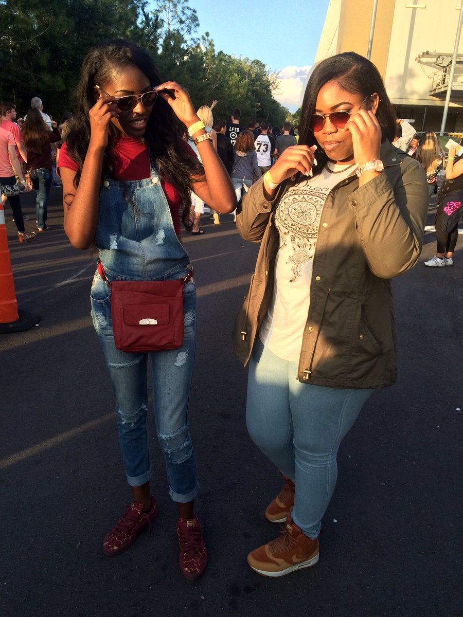 theyloveme_101's tweet image. Always us 😌 never them 😜👯 #gradbash2k16