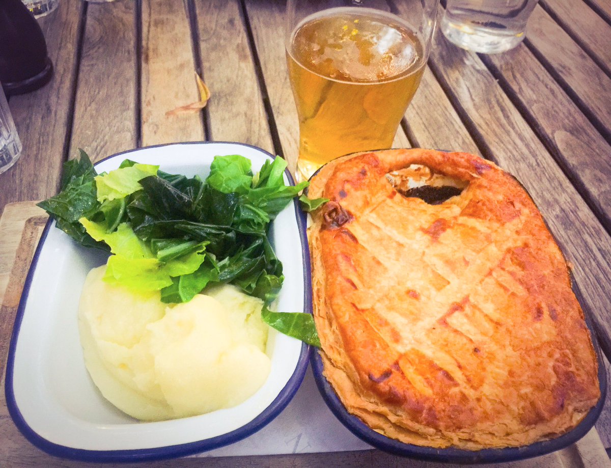 dance2eat's tweet photo. #Pie #MashedPotatoes #ButteredGreens #HappyTummy 😋@TheAlbionPub #Barnsbury #Islington #London #Dance2Eat https://t.co/ThWhIY2tgI