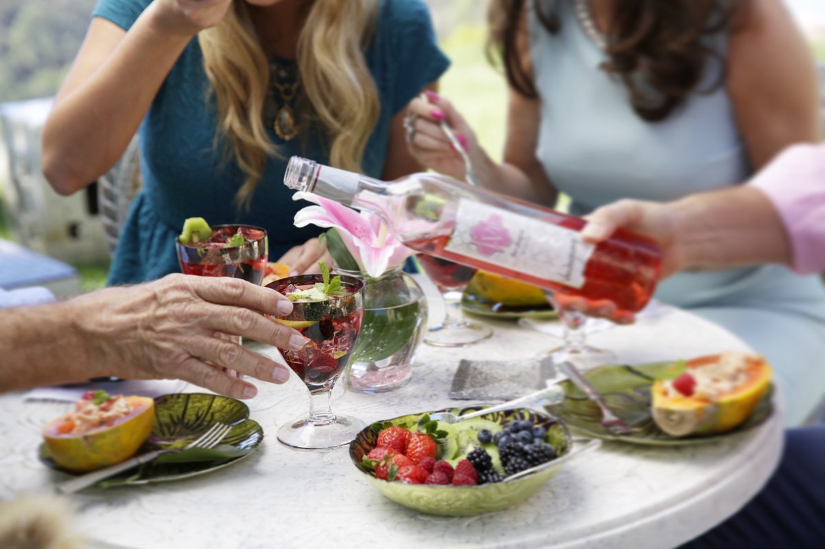 Are you brunching?! Don't forget the #LVP ! Just pour over ice &amp; garnish with fruit for an instant crowd pleaser! 💕
