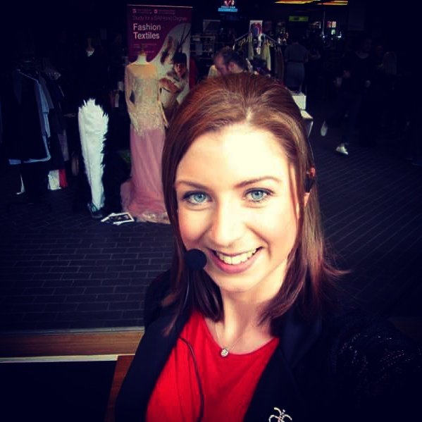 HayleySFX's tweet photo. #Makeupdemonstration @HullFashionWeek in @HullTruck
#cityofculture #makeupartist #hullmakeupartist #hullbid #MUA https://t.co/LnsW2nnQfN