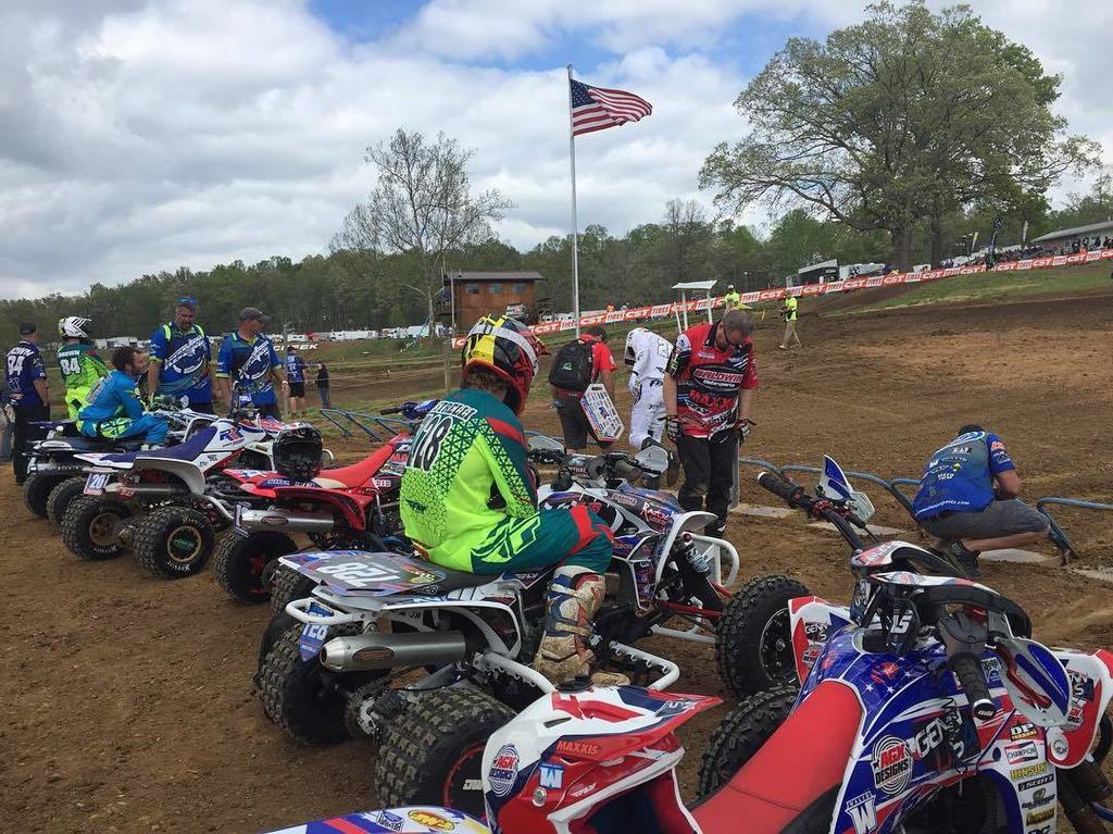 ATVMXdotcom's tweet photo. Time to pack the gates for moto two! #ATVMX #FasteronFour @victorysportsracing https://t.co/DscNH3qPWR