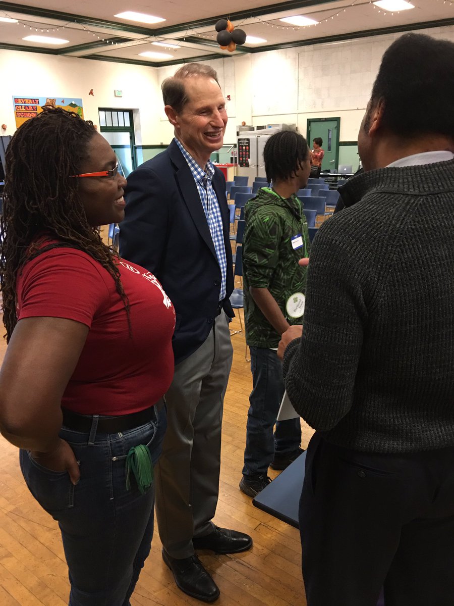 RonWyden's tweet photo. Great to be at #NDOS16 w/ @ULPdxYPs today &amp; talk w/ @BenBerry00 &amp; @TrueNkenge about need for tech ed &amp; jobs for kids https://t.co/rJCVmWoUZV