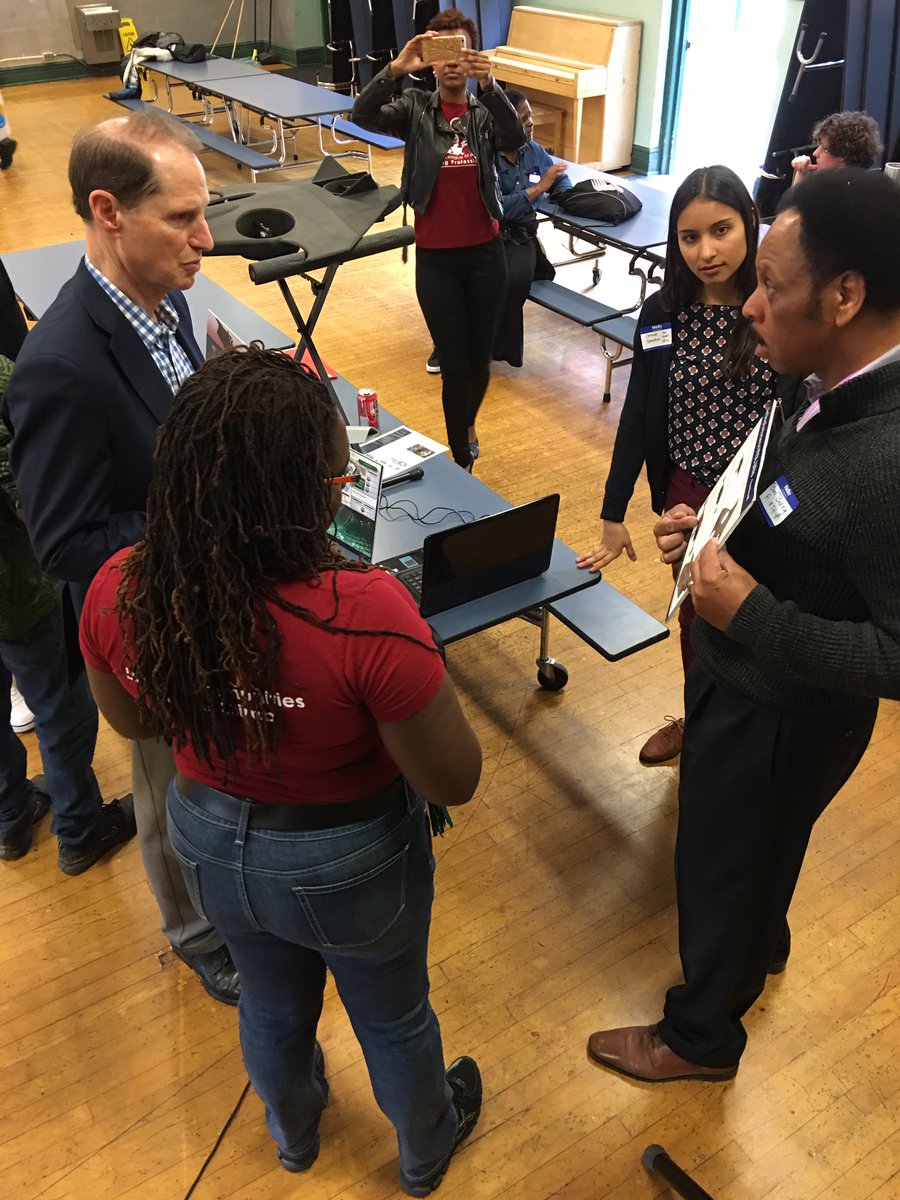 RonWyden's tweet photo. Great to be at #NDOS16 w/ @ULPdxYPs today &amp; talk w/ @BenBerry00 &amp; @TrueNkenge about need for tech ed &amp; jobs for kids https://t.co/rJCVmWoUZV