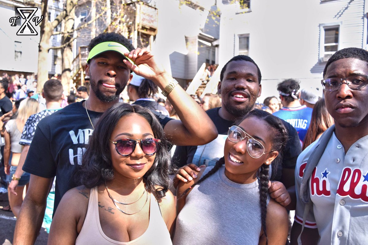fonrozay's tweet photo. Bloomsburg Block Party 2k16.
#TimelessViews https://t.co/HVHkMlpGUL