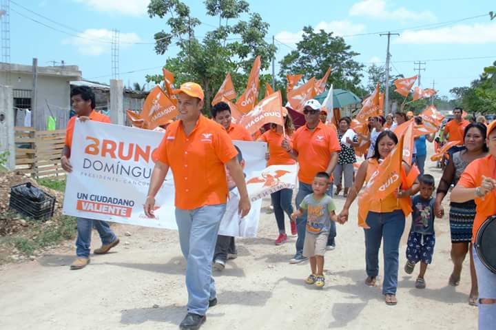 Brunocancun1's tweet photo. Caminata en la Región 204, escuchando a las necesidades de los ciudadanos.#BrunoDominguez#CiudadanoValiente#MovC https://t.co/ZU1sZxGssC