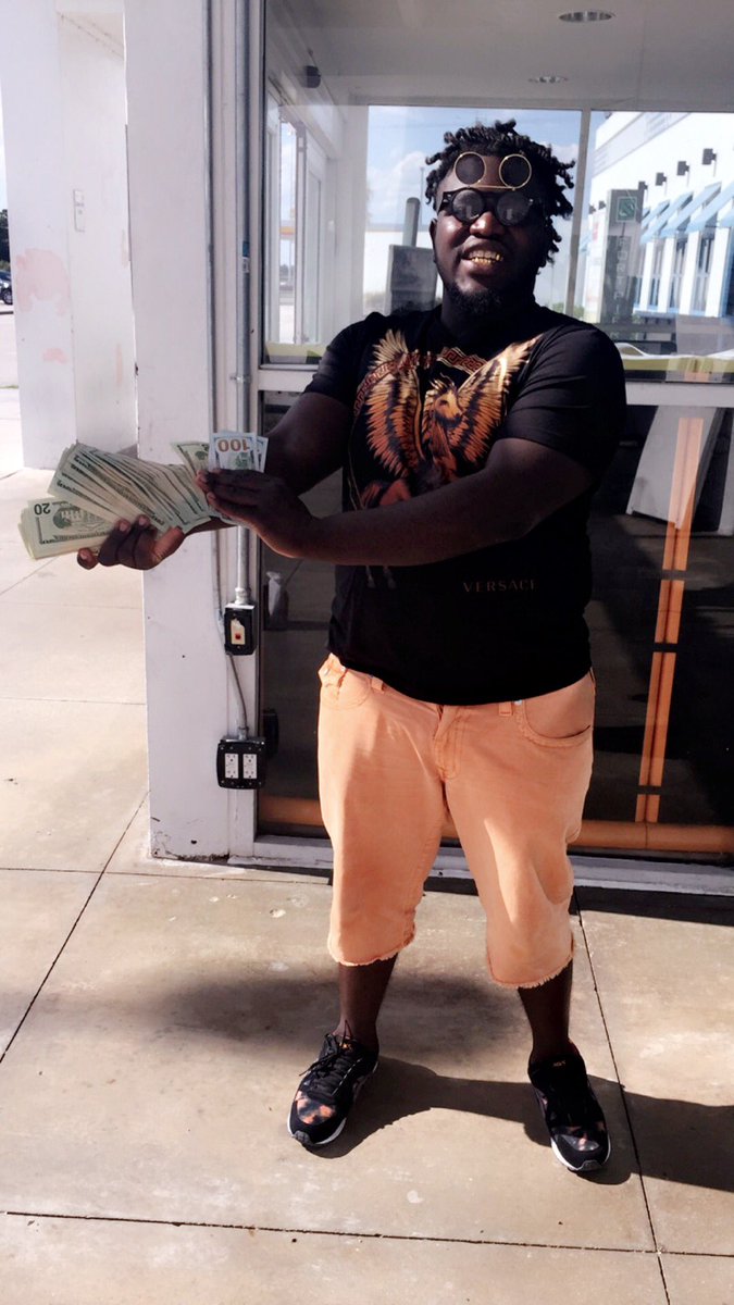 Jimbo_Dhat's tweet image. Nahh Bihh I&apos;m 1k 💸 #GradBash2k16