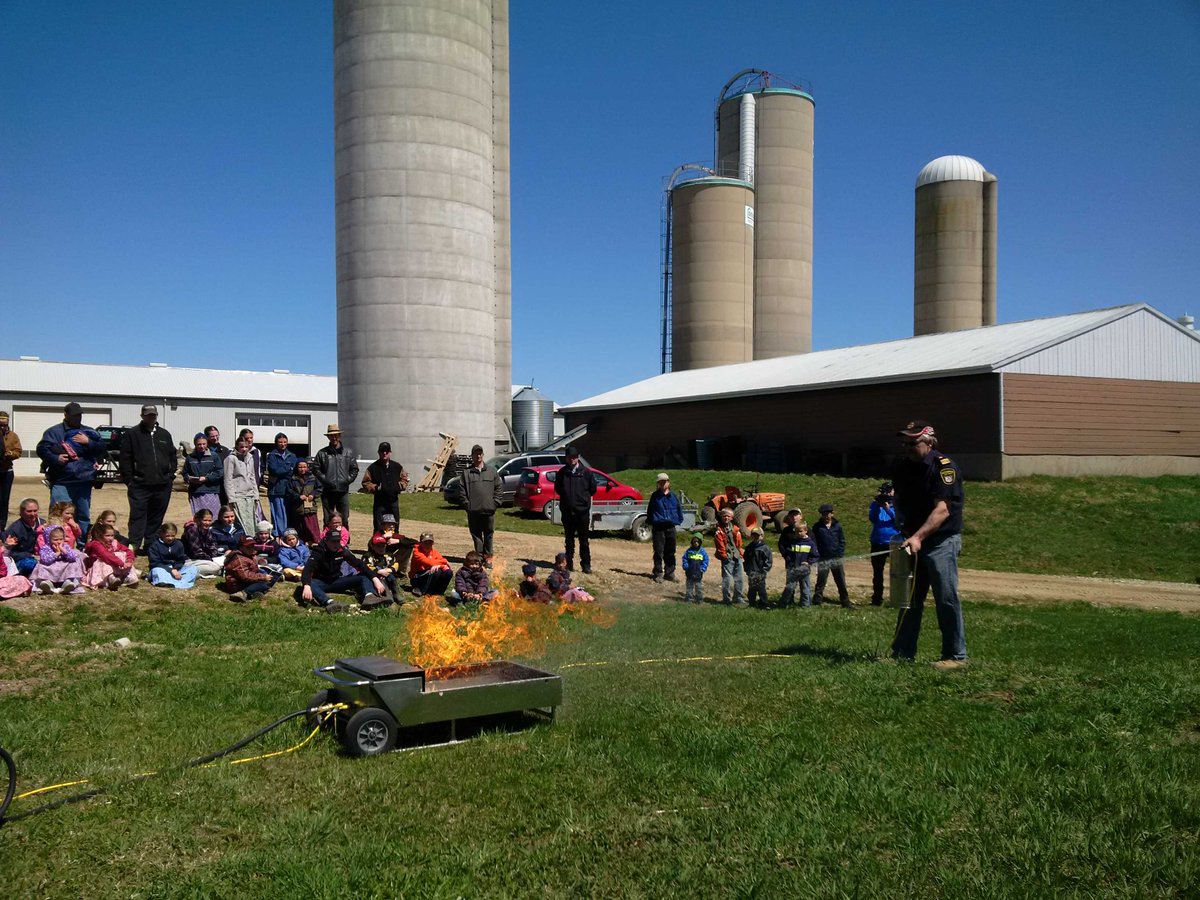 Sharon_Grose's tweet photo. James Martin #volunteerFireman demonstrates #fireextinguisher #WellingtonFarmSafety @AgriMedia #ontag #farm365 https://t.co/bxvdHrUfpS