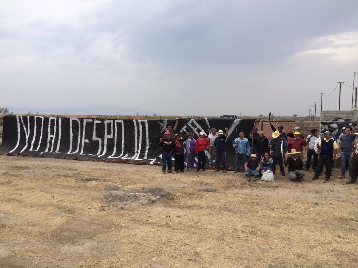 masde131's tweet photo. "No al despojo: Zapata vive" #Atenco y #Tocuila protestaron hoy ante incursiones en su territorio. https://t.co/atB1Vjjs17