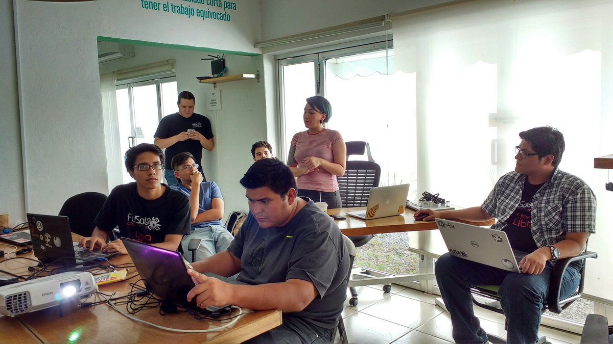 FLISoLColima's tweet photo. Nuestros amigos de @perrotristePD platicando de su evento Congreso Intergaláctico de Digitalización https://t.co/KSWKLa71MC