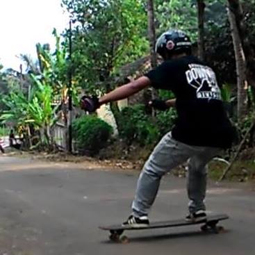 Tesar999's tweet photo. yang penting hapyy :-p
#Pandeglangberbahaya #LongboardINA #Landyacthzlongboard #Trucks #Surfrodz #pandeglang #skate https://t.co/J3D21zXiuc
