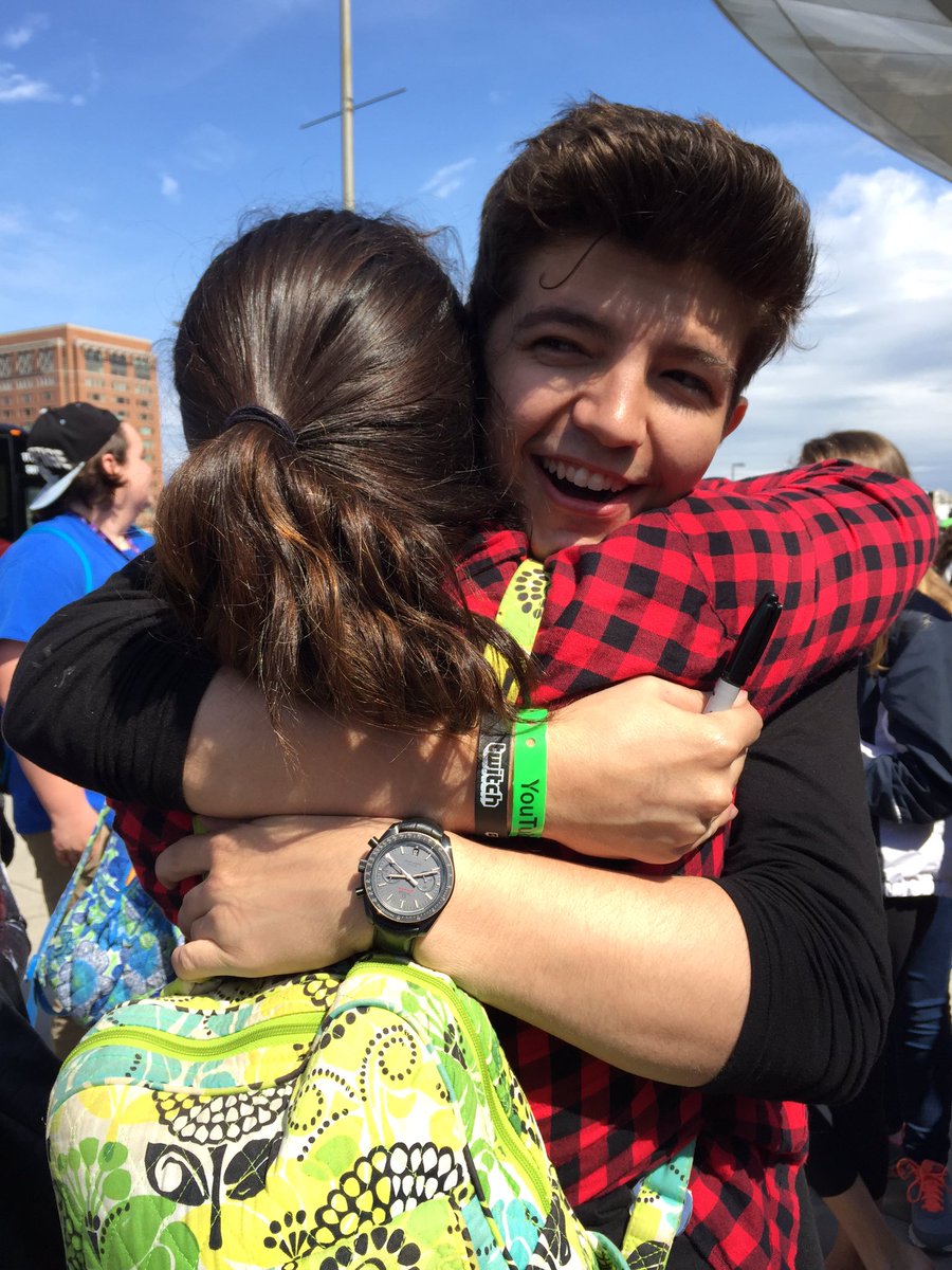 Graser_cube's tweet image. By far my fave pic taken today thank you @SarahSmiIes_