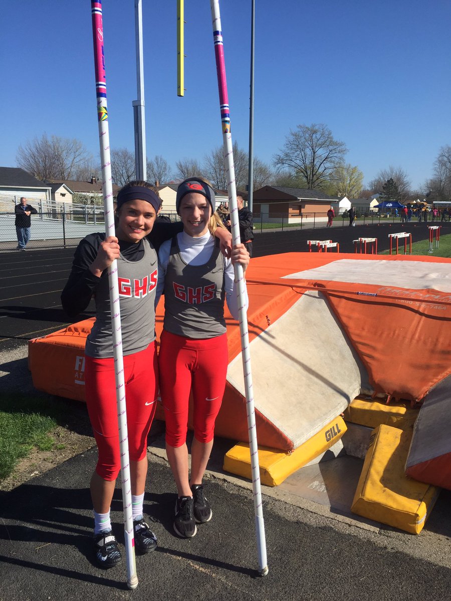 McQuoid_22's tweet photo. @allythompson13 (12'6") @DDthevaulter (12'0'')Smash Ranger Relays PV Record! 24'6" #DianamicDuo #DoWork @OHMileSplit https://t.co/HSL2m2dWdy