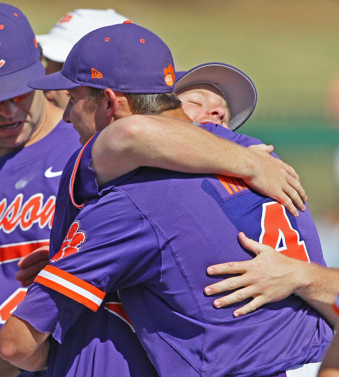 ClickingKen's tweet image. Free baseball win for Tigers in 10th, Eli White&apos;s big hit and 8-7 win #ClemsonVsGaTech @orangeandwhite