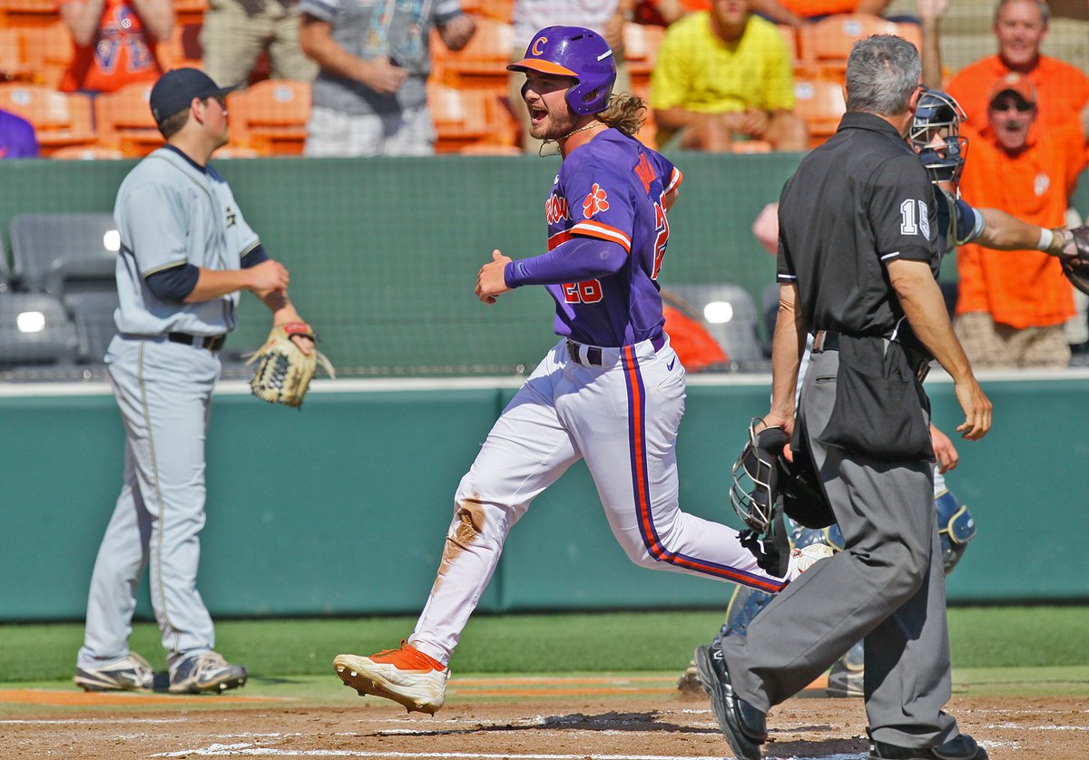 ClickingKen's tweet image. Free baseball win for Tigers in 10th, Eli White&apos;s big hit and 8-7 win #ClemsonVsGaTech @orangeandwhite