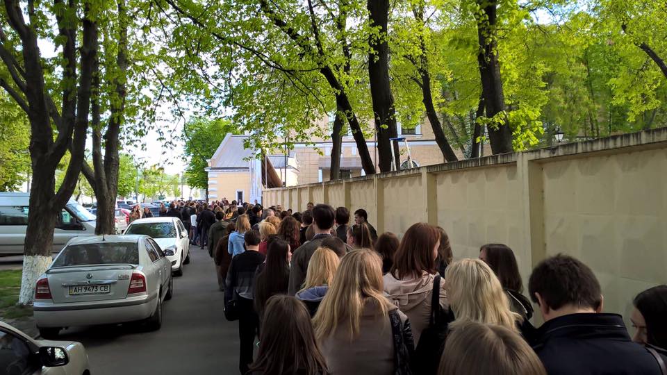 what Kyivans are queueing for? to get to the book festival #bookarsenal!
@Mystetskyi