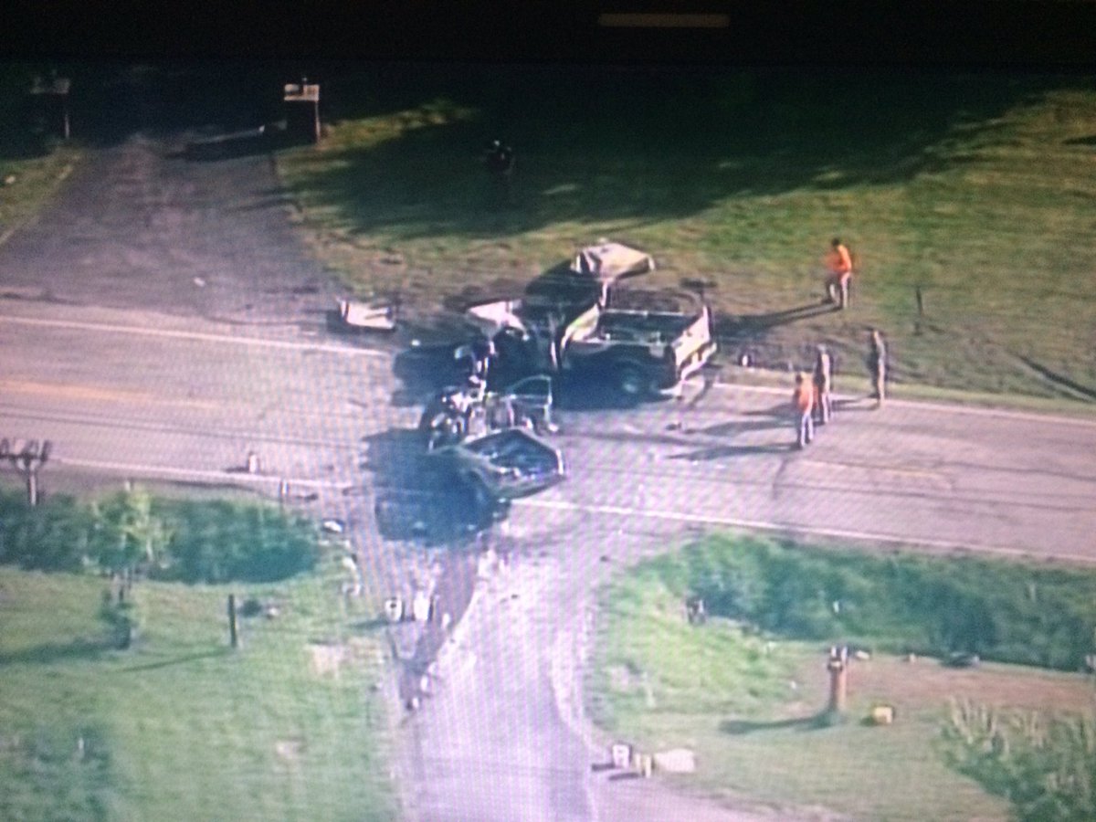 AndreaAshNews's tweet photo. ALERT: @WHAS11 #Sky11 over a head-on collision killing multiple people in #Leitchfield #GraysonCo HWY 54 shutdown https://t.co/Rg5rH3XFPM