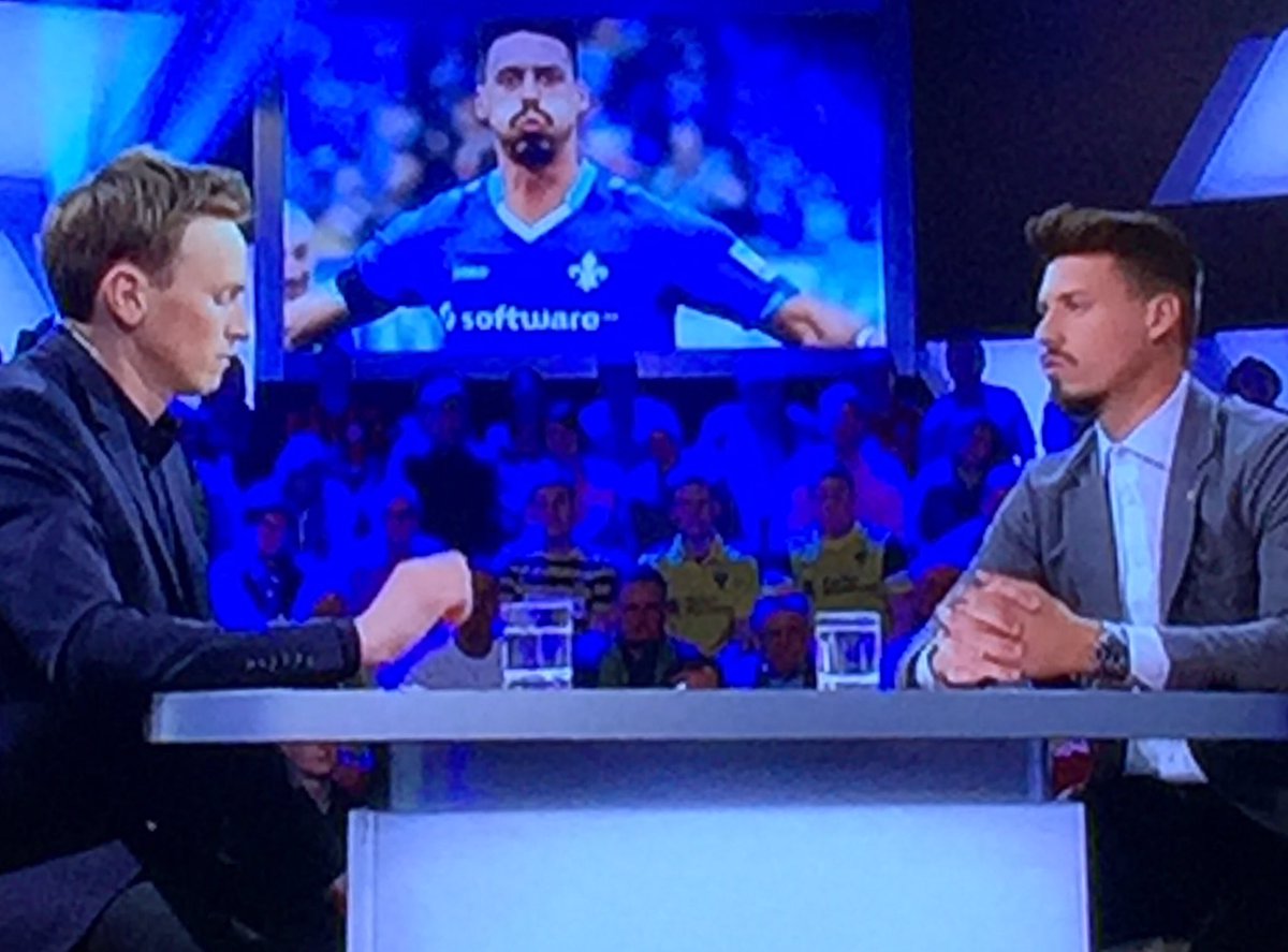 frankzdeluxe's tweet image. &quot;Ich hab keine Netzwerke&quot; 😂😂😂 #fragWagner @ZDFsportstudio