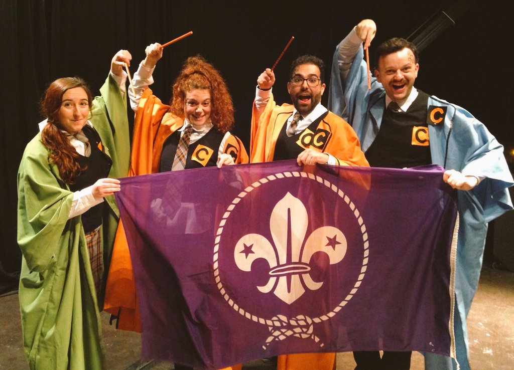 Calamburteatro's tweet photo. Nuestros #ImproMagos han aprobado un examen muy especial #SanJorgeEdM #Scouts ¡Y con nuevos aprendices! https://t.co/6aUHrjAA86
