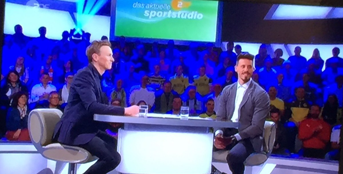 frankzdeluxe's tweet image. &quot;Zum @FCBayern können Sie ja nicht gehen - die Gehälter sind zu niedrig&quot; Not bad😂👍👏👏 @ZDFsportstudio #fragWagner