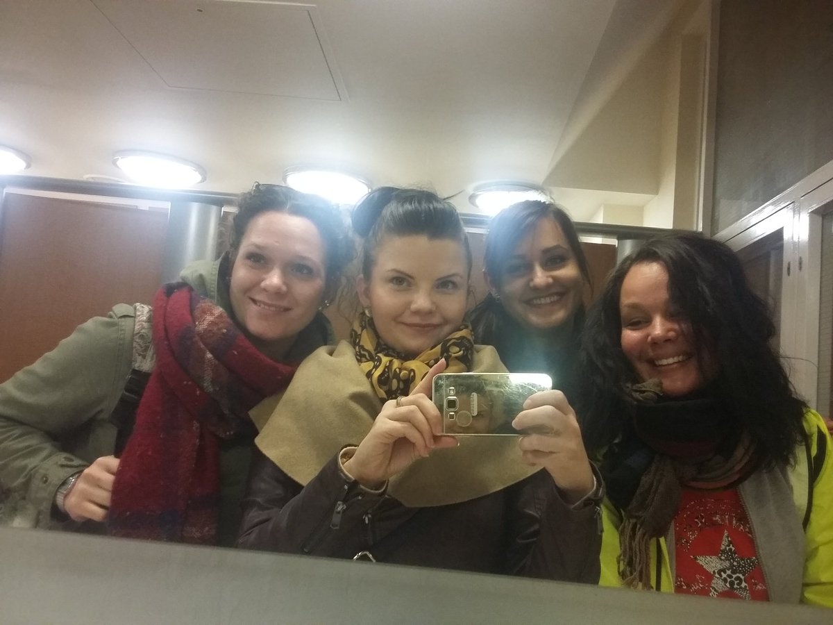 BecaBeee's tweet photo. @LauraEsposito75 @georgede3 @dalmacskacsek @AGudonyte @zulubull @Tatjana86S @cherycarli 
Our faces after 165 covers! https://t.co/fB5GiMtwyh