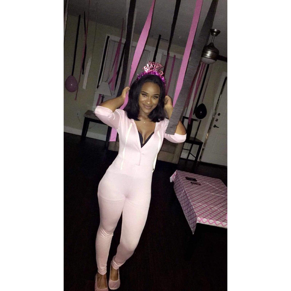 DeeCouturee's tweet photo. Last Night ๐ #AVOSZN ๐ https://t.co/tsPrJiws7p