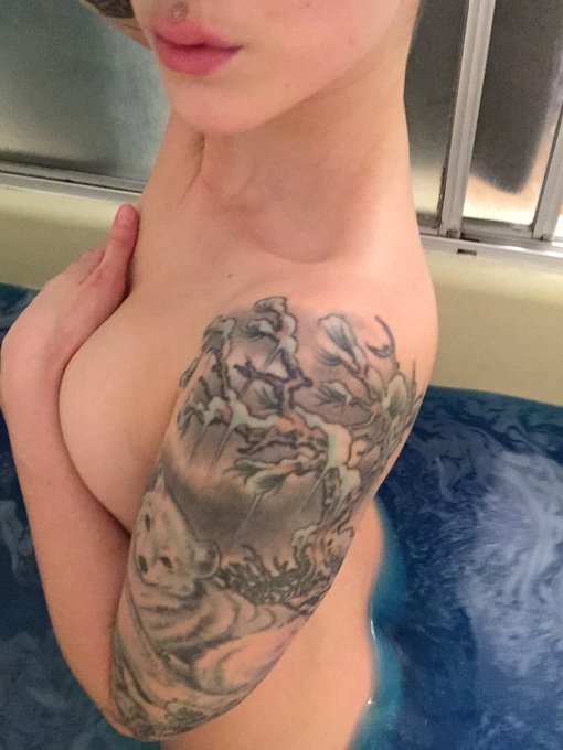 Need moar baths. https://t.co/p2qVMApUzN