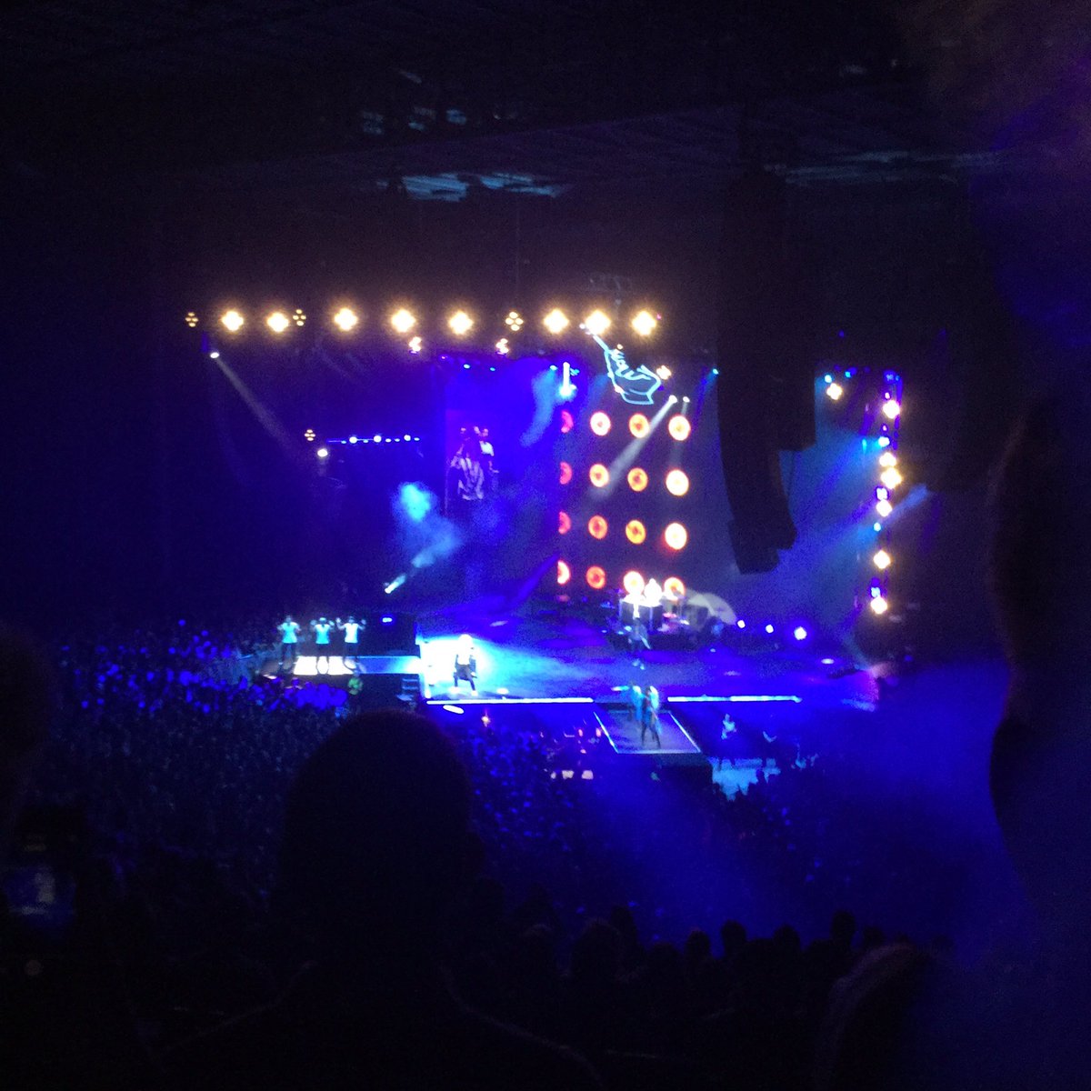 LeahForey's tweet photo. Such an amazing night at Leeds arena at Macklemore!!!!! Xx @macklemore xxx https://t.co/qjNDy6QqZx