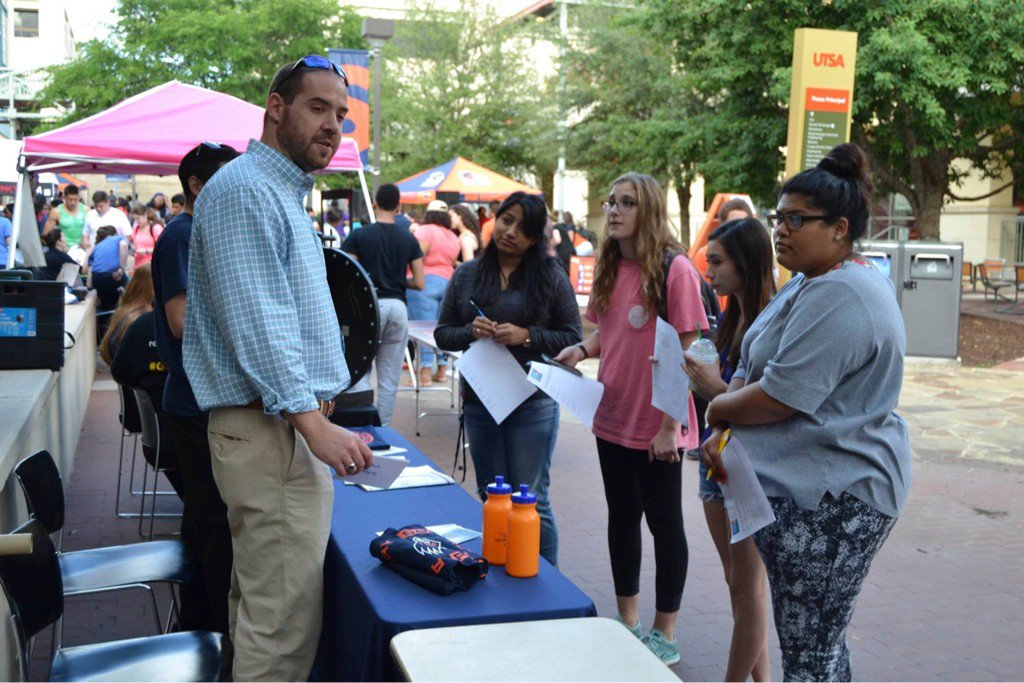 Great Party on the Paseo sharing #RecoveryWorks #BeaksUpSpeakUp #UTSA students you help others!