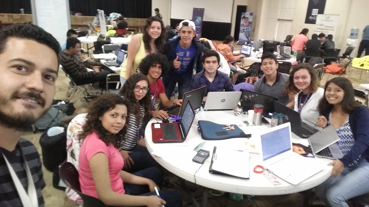labian8's tweet image. Mi equipo y #YoSoyHackbajio @imonsh