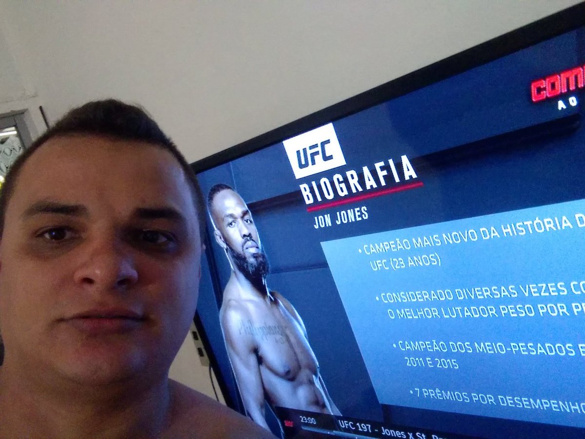 thiagolh's tweet photo. A volta da lenda Jon Jones #ufcnocombat  https://t.co/9k0eQM2MeK