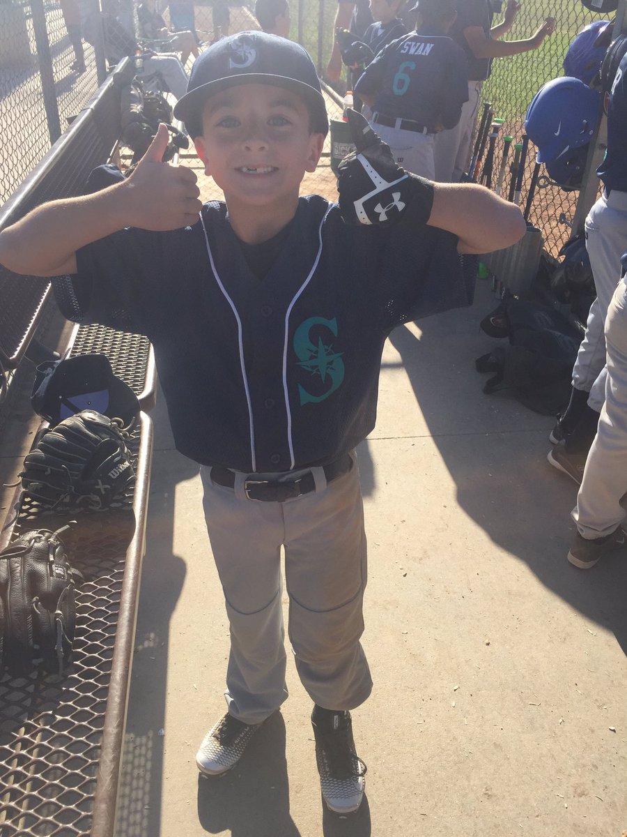 cortneybrown_'s tweet photo. MY BABY BOY JUST HIT A HOMER, 2 RBI'S !!!!! 👏🏼👏🏼💙💚 #number5hasmyheart #mybaseballplayer #stud https://t.co/ba7W5OKk1f