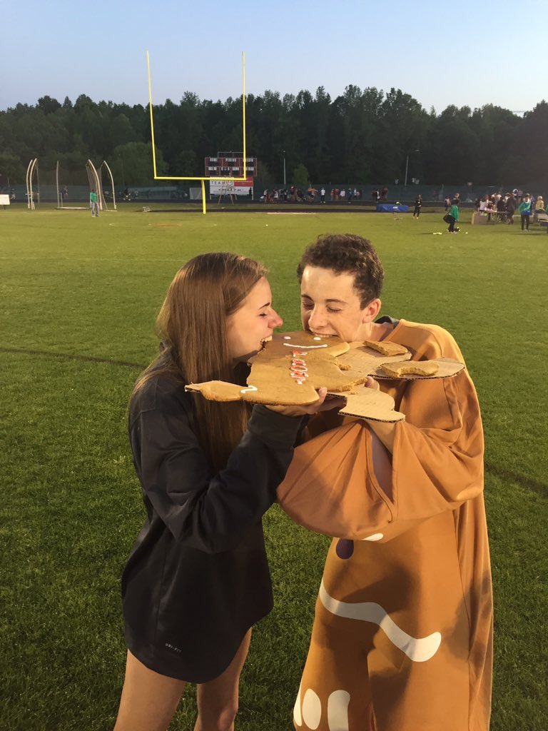 GHHSClassof2017's tweet photo. Brian Huitt asked Katie Tomasi to prom by dressing up as a Gingerbread Man with a homemade gingerbread man cookie! https://t.co/X23uFRh5lD